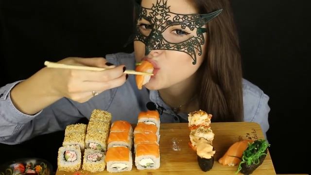 АСМР СУШИ РОЛЛЫ ЗВУКИ ЕДЫ ASMR Mukbang SUSHI ROLLS 땅 寿司 смотреть онлайн