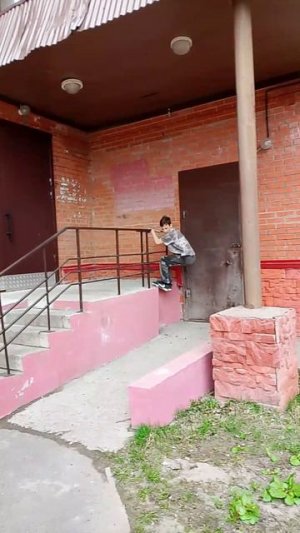 Немного паркура😅