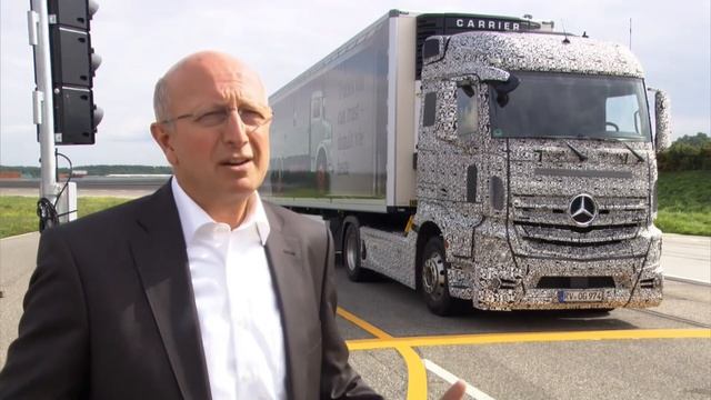 Mercedes-Benz Trucks - technological premiere of Blind Spot Assist смотреть онлайн