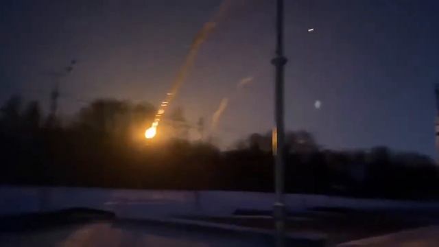Подбили самолёт . Падает и горит. Харьков. Украина. 06.03.2022 смотреть онлайн