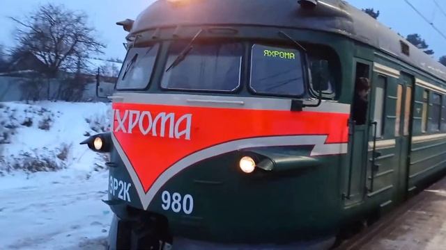 ЭР2К-980 отправляется с О. п. Турист смотреть онлайн