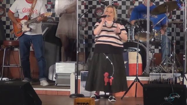 Melissa Evans sings I Can't Help Falling In Love With You at The Gladewater Opry 9 22 18 смотреть онлайн