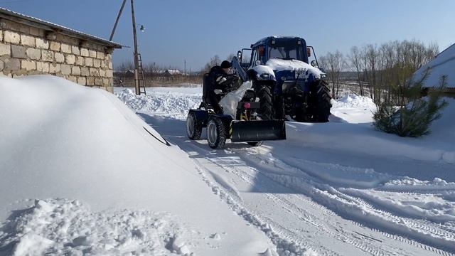 Расчистка снега. Самодельным мини трактором переломка 4*4 смотреть онлайн