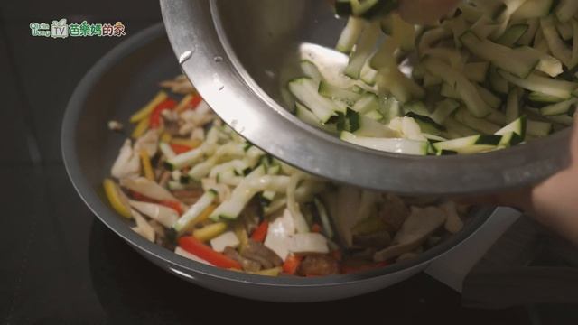 櫛瓜加杏鮑菇這樣做最好吃，不炸不烤不涼拌，一週吃6次不會膩，出鍋比肉還香！