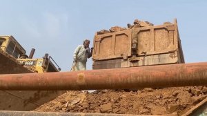 Строительство, дробление щебёнки