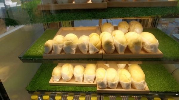 DURIAN CAFE В Тайланде около Pattaya Marina Market