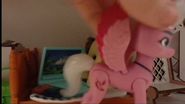 Пони жизнь. Рождение сестрëнки|Пони Саша🖤💛 смотреть онлайн