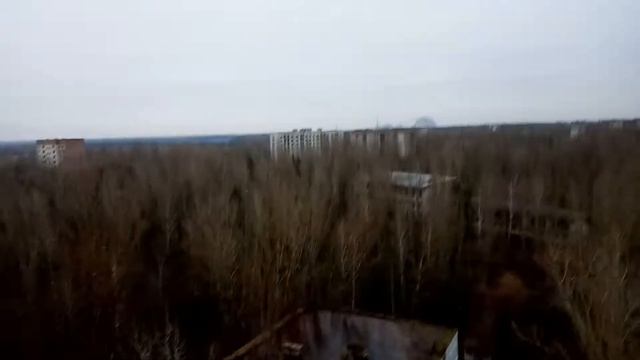 Припять, вид с крыши на новый саркофаг смотреть онлайн