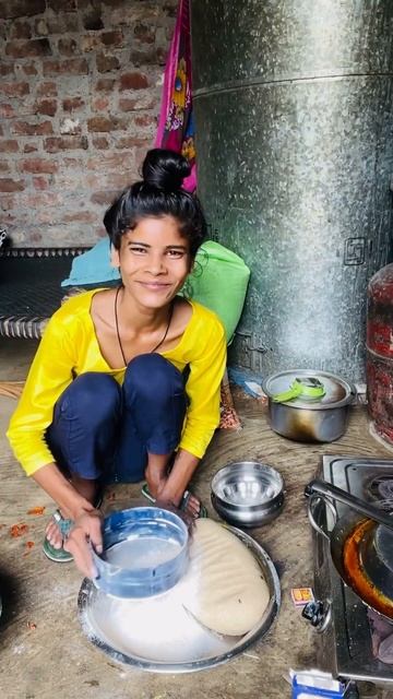 Hi Guys Ye Dekh Sakate Hai Paratha, 🫓tamatar, 🍅aloo ￼ 🥔Ki Sabji ￼￼￼#shorst