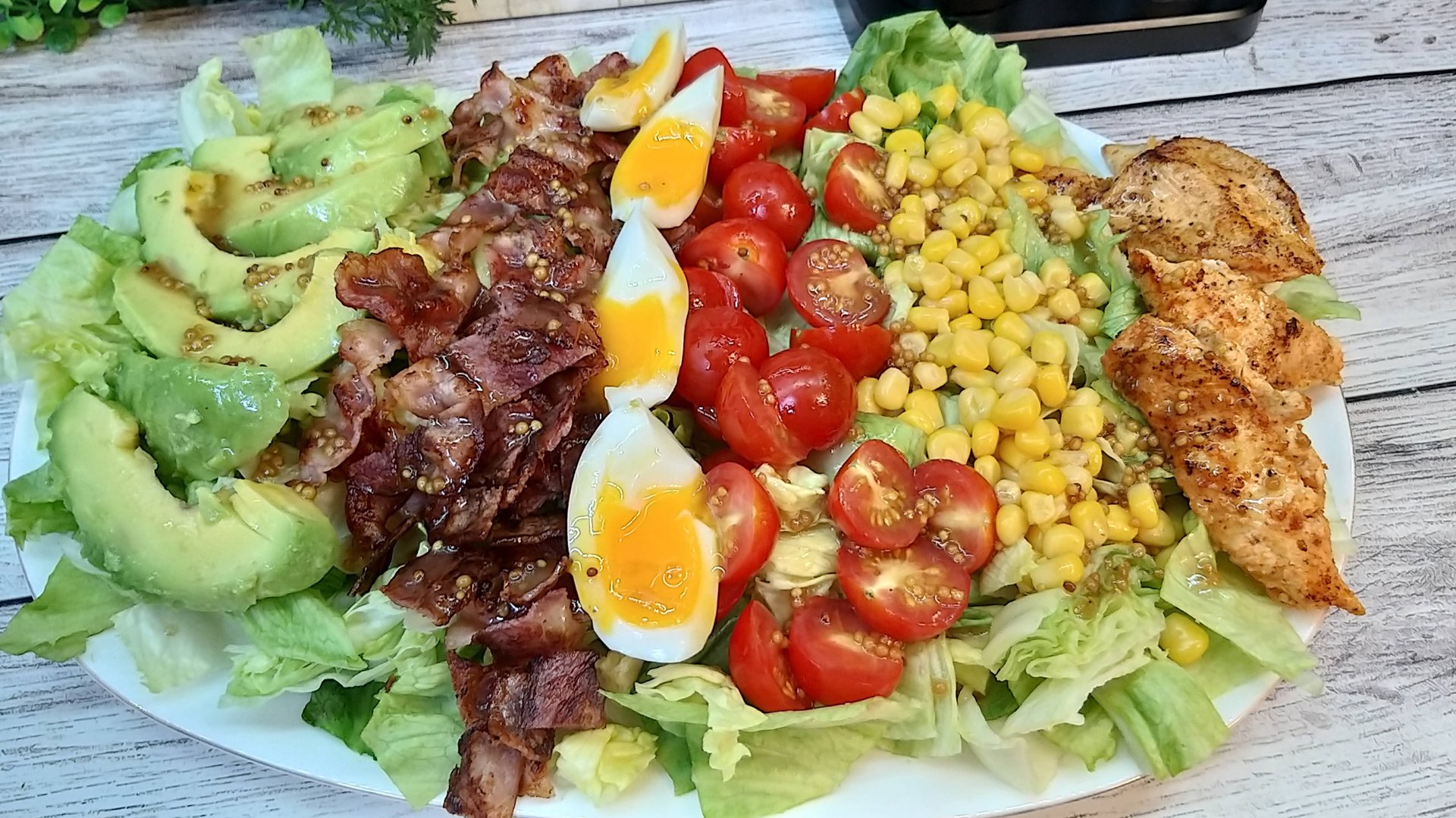 Самый популярный американский салат Кобб идеальное сочетание вкусов. смотреть онлайн