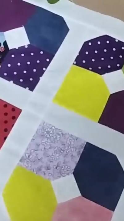 Пэчворк для начинающих: Как превратить квадраты ткани в прекрасное искусство. смотреть онлайн