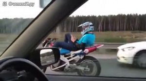 Езда без рук на мотоцикле
