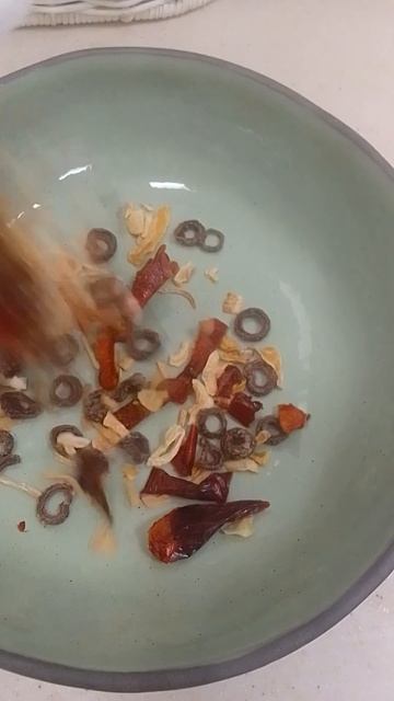 Vita Snacks Olive with Onion and Red Bell Pepper Dropping #asmr #snacks #shorts #trending смотреть онлайн