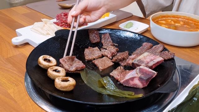 🥩한우생갈비,살치살구이+원소주 먹방🍾원소주 안주로 FLEX한 한우모듬구이! Ft.육회비빔밥,하이볼🥃 BEEF MUKBANG ASMR EATINGSHOW REALSOUND 요리 먹 смотреть онлайн