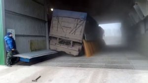 РАЗГРУЗКА ЗЕРНОВОЗА ЗА 60 СЕКУНД!