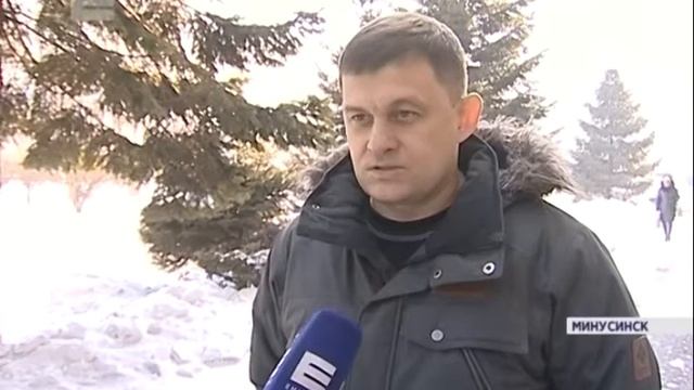 Чтобы избежать подтоплений, в Минусинске массово убирают снег смотреть онлайн