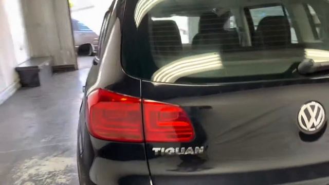 2013 Volkswagen Tiguan 2.0T S 4Motion Sport Utility 4D смотреть онлайн