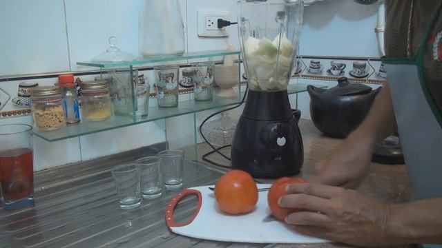 Cómo hacer una rica salsa de tomate con cebolla y ajo смотреть онлайн