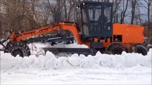 Автогрейдер ГС-14.20П в поле на рыхлом снегу (ч.2)