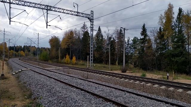 ...Осеннею порою... ВЛ10к-1495 с грузовым поездом смотреть онлайн