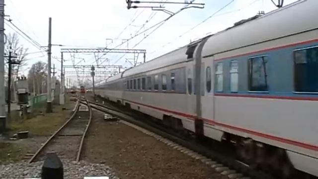Электровоз ЧС200-007 с поездом "Невский экспресс" смотреть онлайн