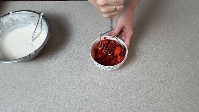 Є ПОЛУНИЦЯ! Готуємо полуничний ....