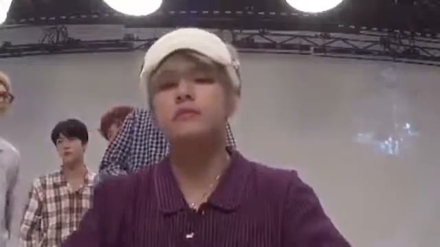 Тэхён и песенка про Томаты