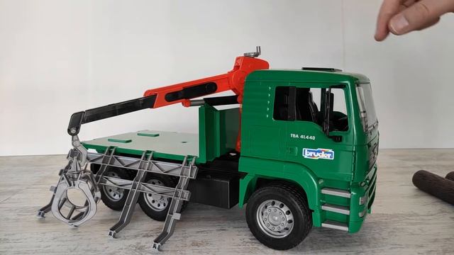 Bruder 1:16 MAN kütük taşıyıcı kamyon, kutu açılışı, inceleme ve açılabilir kasaya kütük yükleme смотреть онлайн