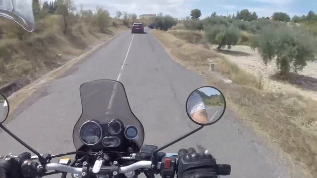 Royal Enfield Himalayan, Slow? Or can it hustle! смотреть онлайн