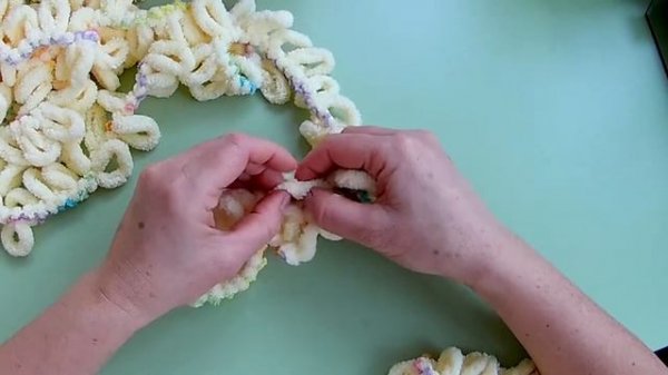 Вязание руками пряжей пуффи