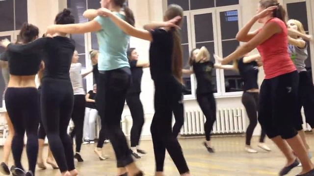 Девка по саду ходила смотреть онлайн