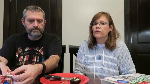 Hostess Peppermint Ho Hos & Merry Minty Holiday Cakes Review