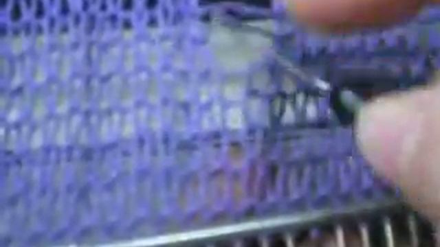 Резинка 2 2 на вязальной машине Рута 85. 2x2 ribbon on the knitting machine ''Ruta-85''. смотреть онлайн