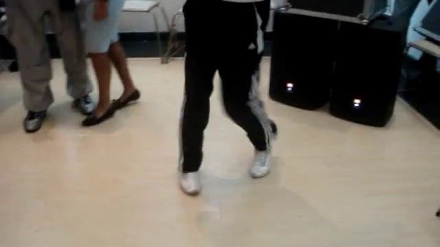Worlds FASTEST Cuban Salsa style dancer смотреть онлайн