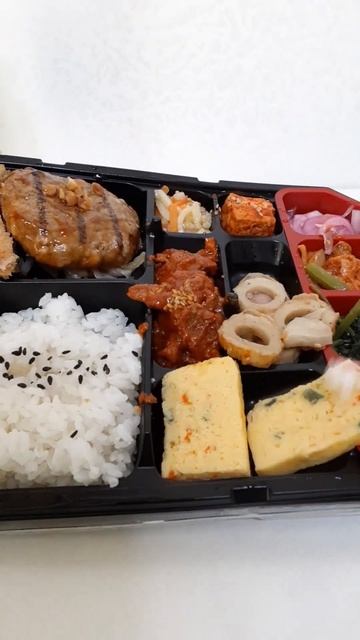 Lots Of Variety And Good Price!  Lunch Bento Box From 7/11!