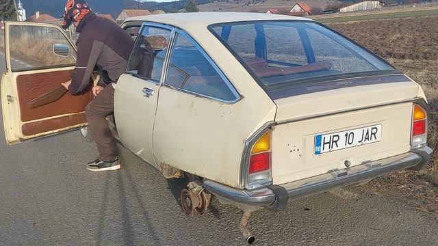 Citroen Gs Club Wheel Change On The Back Is Rely Easy #oldtimer смотреть онлайн