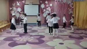 Танец "Полька", Исполняют: Дети МБДОУ "ЦРР - детский сад №8 "Солнышко"
