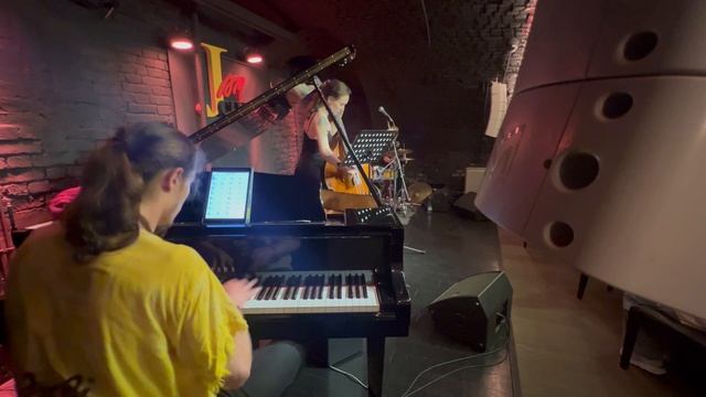 Jazzhouse trio — For Nelly