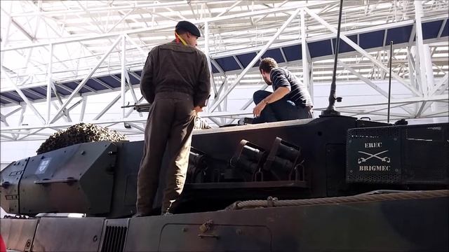 Tank Leopard 2 (2A6) engine start sound and rev up смотреть онлайн