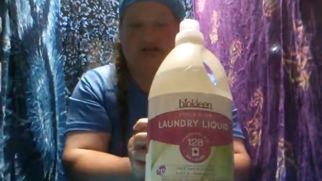 Biokleen Free and Clear laundry liquid review w/ cat cameo смотреть онлайн
