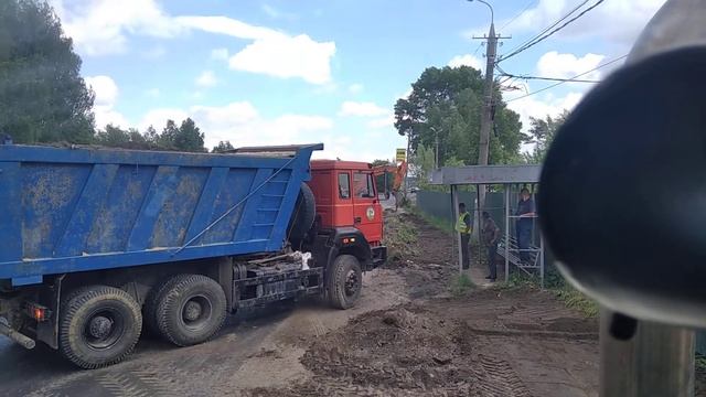 Terex TLB 840 погрузка Урала. смотреть онлайн