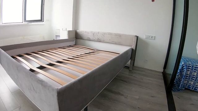 Flat Minimalist bedroom. No frame Wall Bed System with orthopedic mattress смотреть онлайн