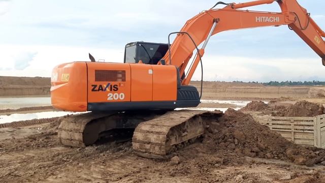 นานๆจะเห็น HITACHI ZX200-3 4HK1 สี่สูบคอม ขุดอ่างเก็บน้ำ ดั้มเก๋าแต่แรง excavator and truck EP.736 смотреть онлайн