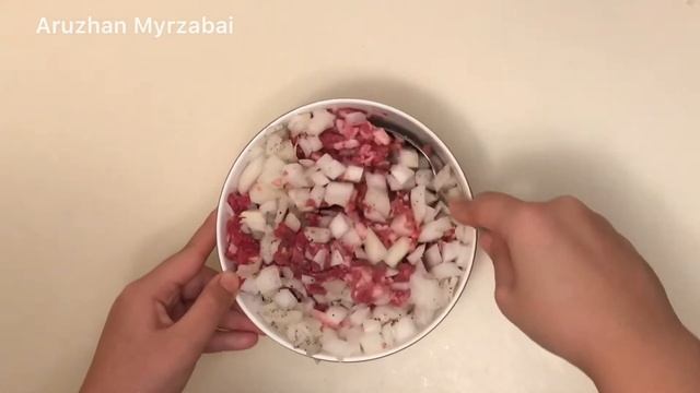 САМЫЙ ВКУСНЫЙ САМСА. ӨТЕ ОҢАЙ ЖАСАЛАТЫН САМСА.ҚАТПАРЛЫ САМСА. смотреть онлайн
