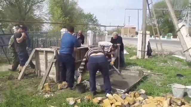 Пгт Пролетарск установка памятника в честь ВОВ рядом со школой и уборка кладбища . #ПгтПролетарск смотреть онлайн