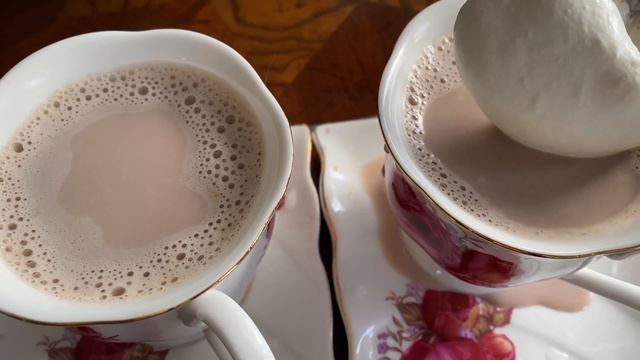 This cat is too smart, he cooks hot cholcolate milk for his family смотреть онлайн