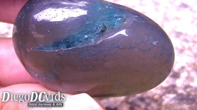 Agate dark green polished gemstone (SiO2) pedra ágata verde escuro смотреть онлайн