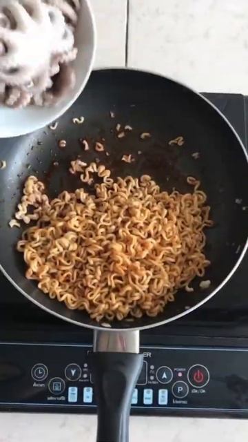 SQUID NOODLES🍜