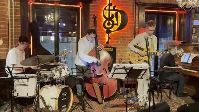 Sling and Arrows смотреть онлайн