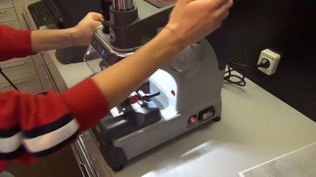 How to cut HU66 internal track keys on the Silca Matrix Pro смотреть онлайн